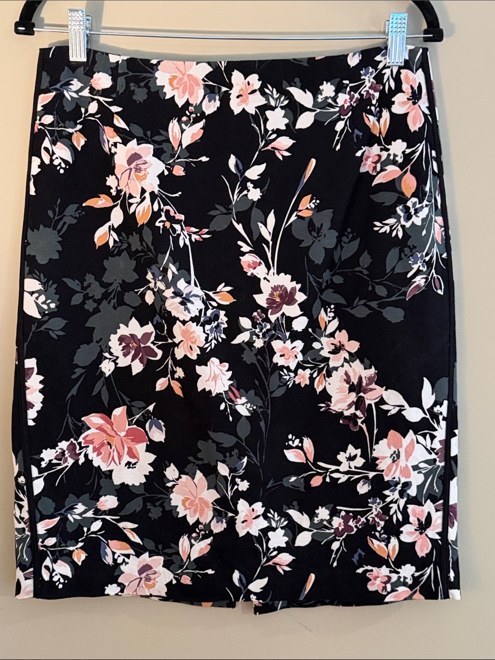WHBM Black floral print pencil skirt Size 8